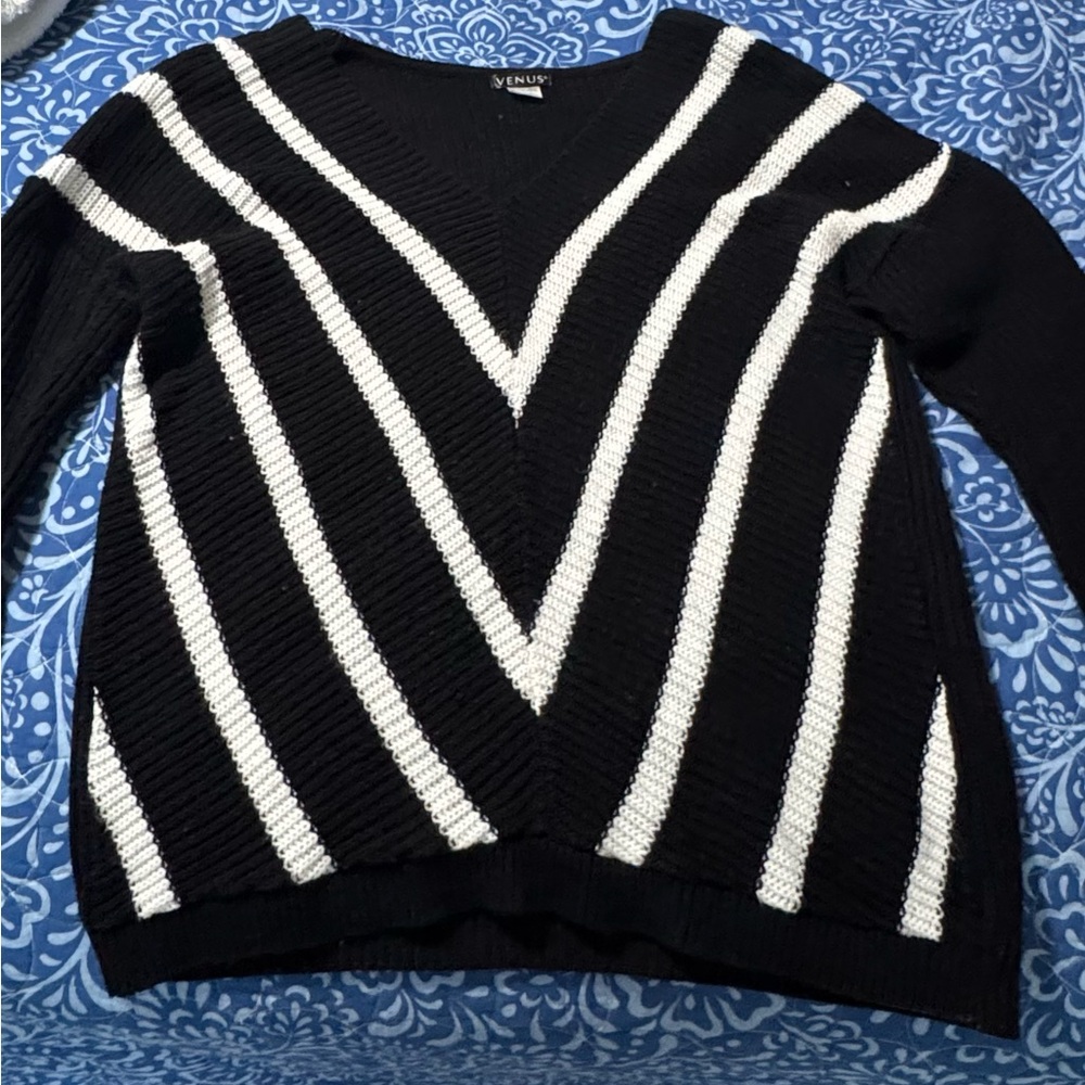 Vince Black and White Women's Sweater